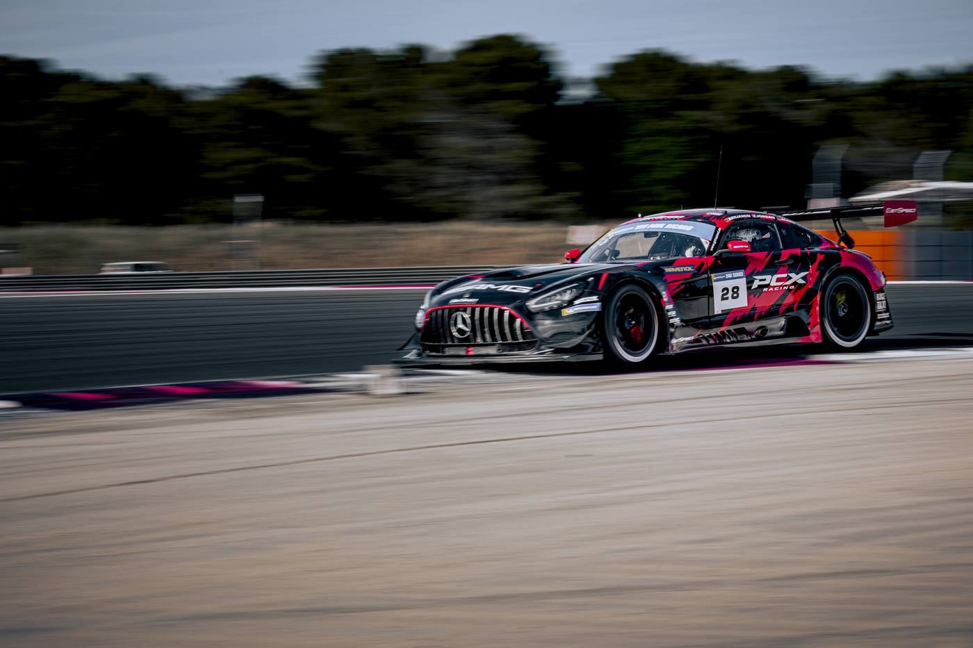 Mercedes-AMG GT3 PCX Racing #28 GetSpeed en panning, 12 Heures Paul Ricard 2026