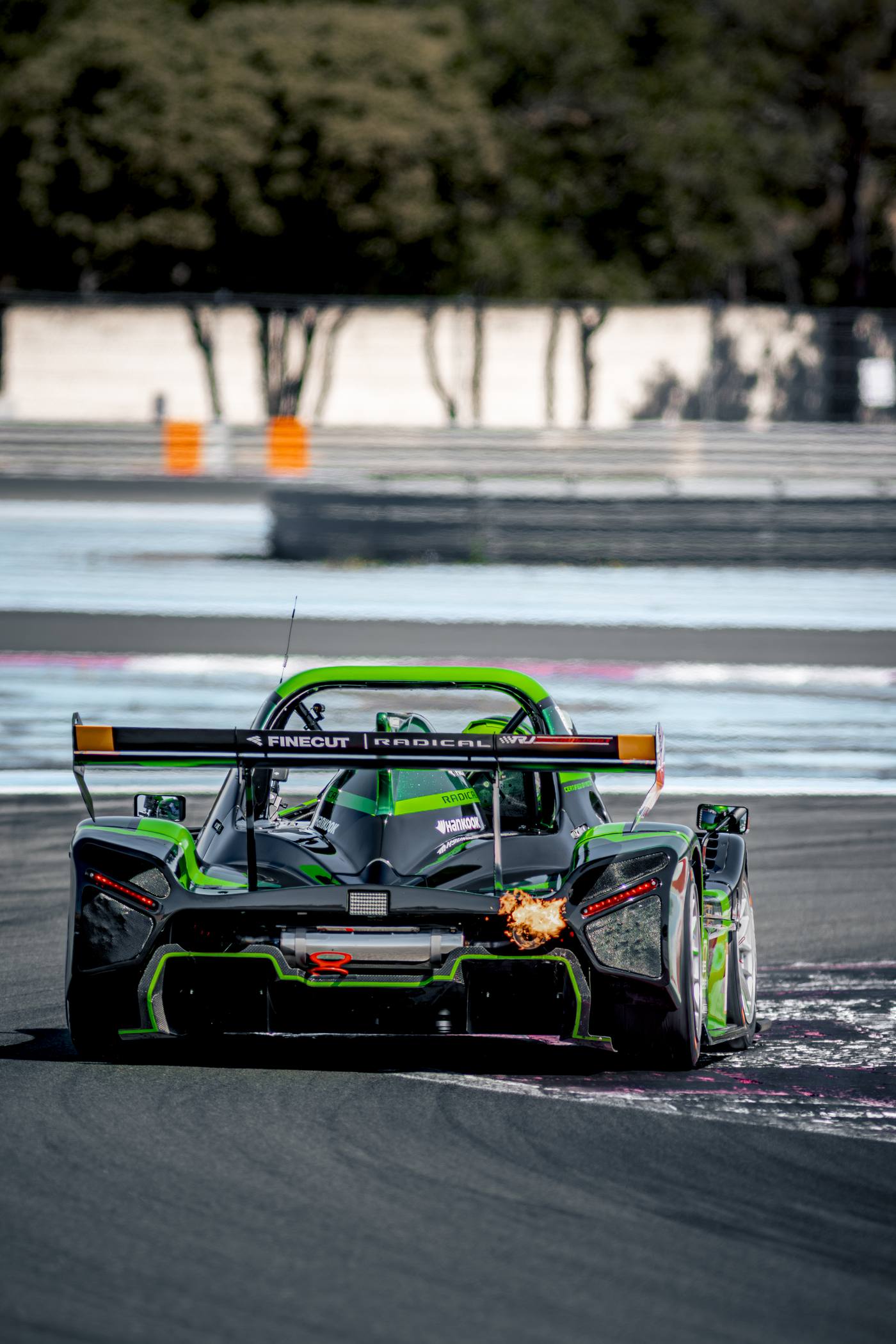 Radical SR noir et vert de face arrière avec flamme d'échappement, Paul Ricard 2026