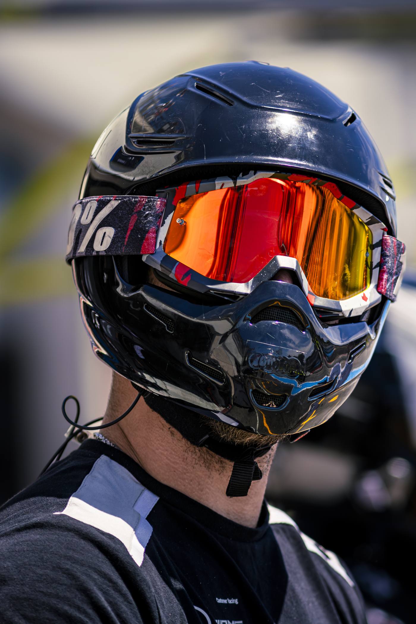 Portrait pilote Radical Cup casque noir lunettes rouge vue de face, Paul Ricard 2026