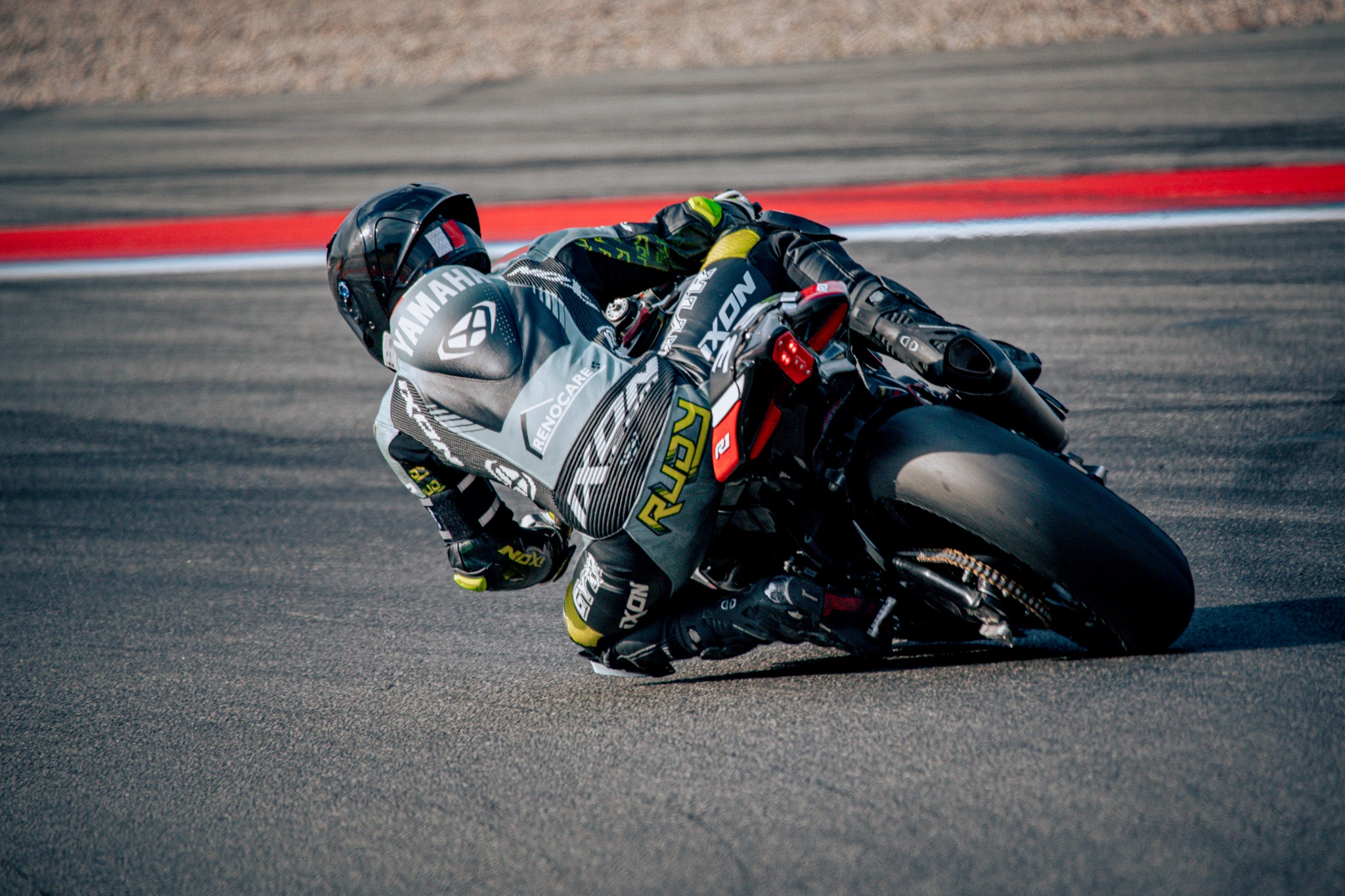 Moto numéro 33 de la Nawak Racing Team en action aux 24H de Barcelone 2026