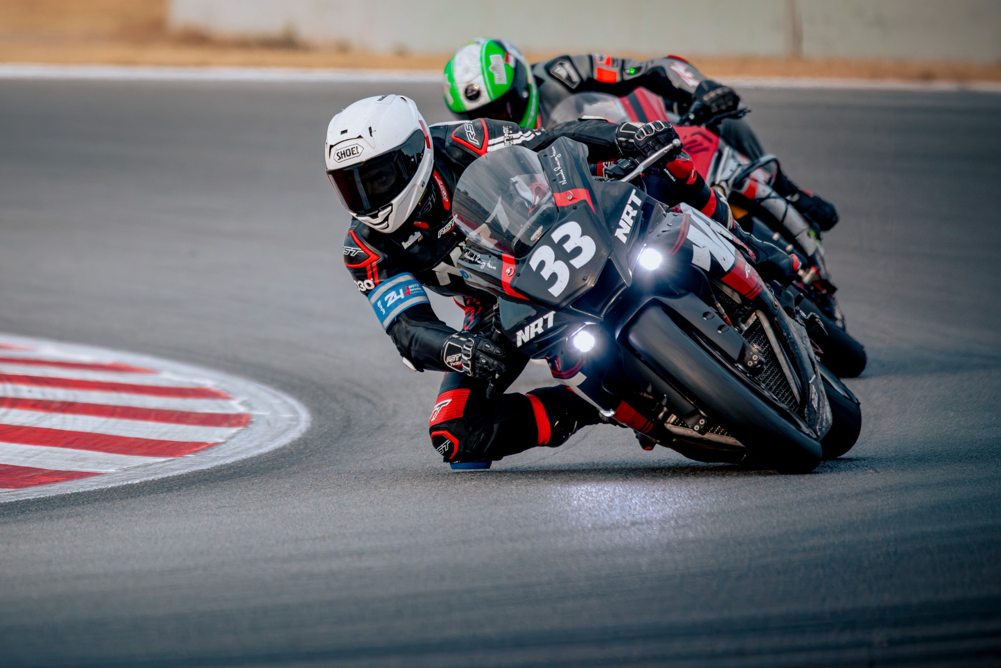 Panning de la Yamaha #33 Nawak Racing Team en pleine course à Barcelone