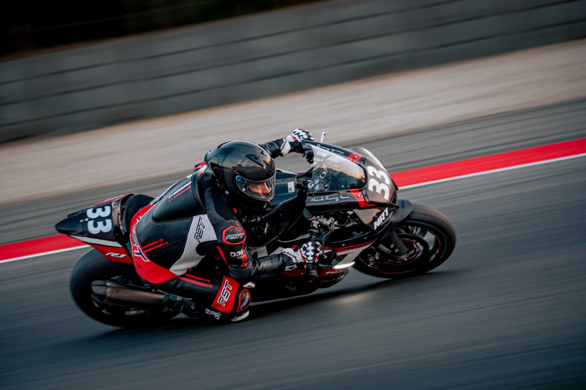 La Yamaha #33 de la Nawak Racing Team seule en piste aux 24H de Barcelone