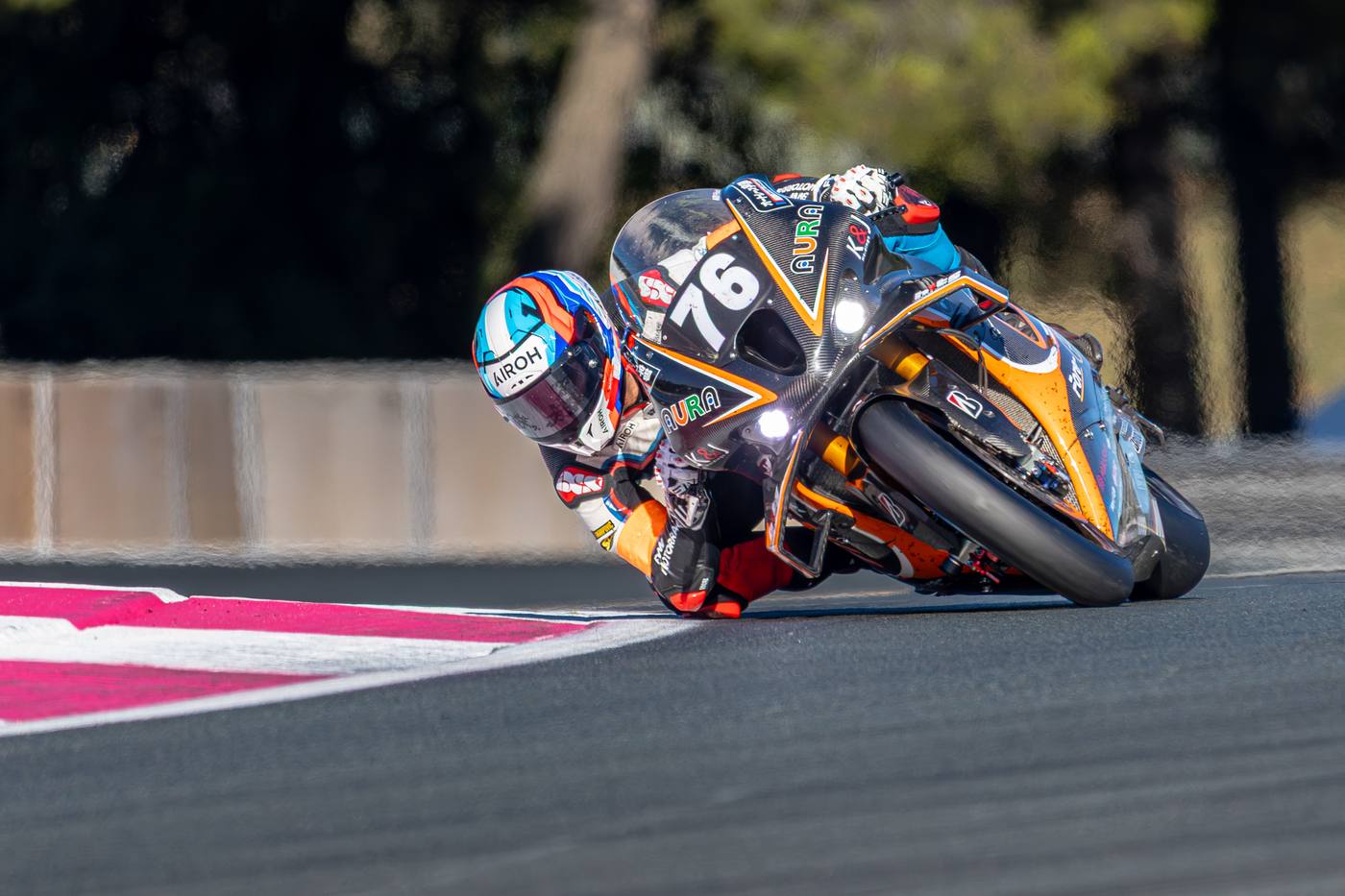 Kawasaki Aura #76 en plein virage au Bol d'Or 2025