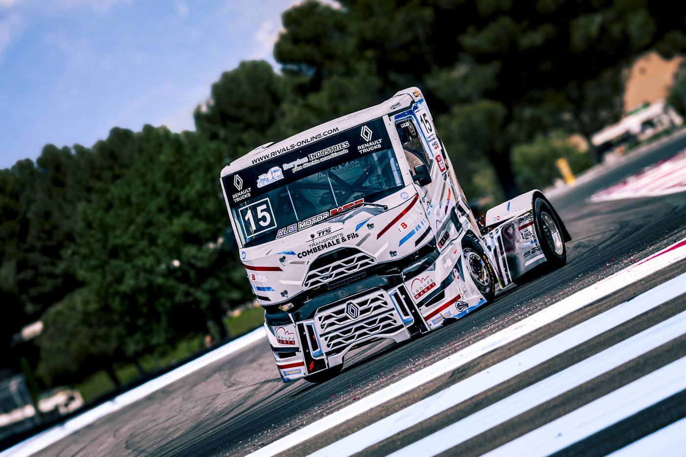 Albi Motor Racing Renault #15 Lucas Rivals en plein virage Paul Ricard 2025