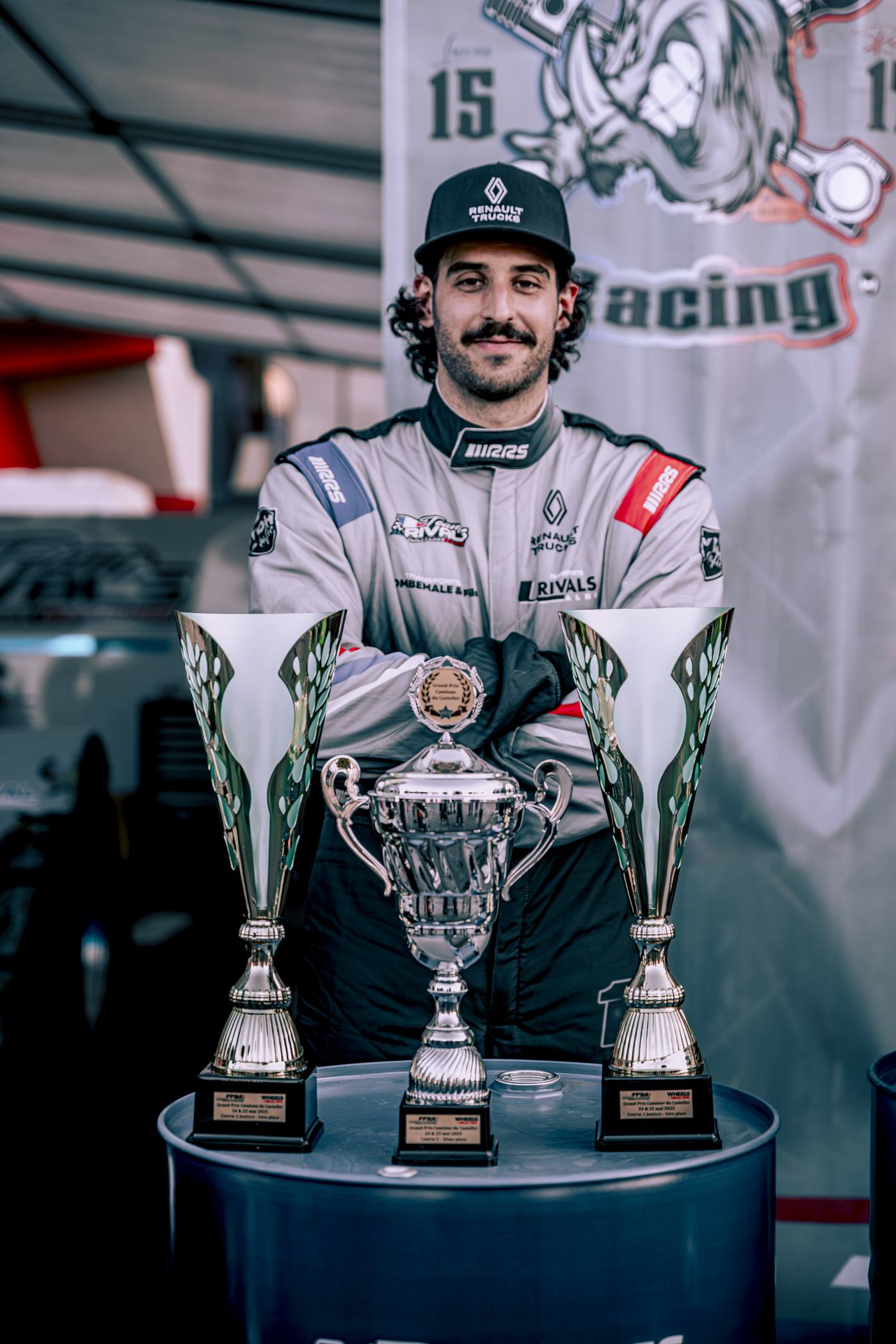 Lucas Rivals Albi Motor Racing posant avec ses trois trophées dans le paddock Castellet 2025