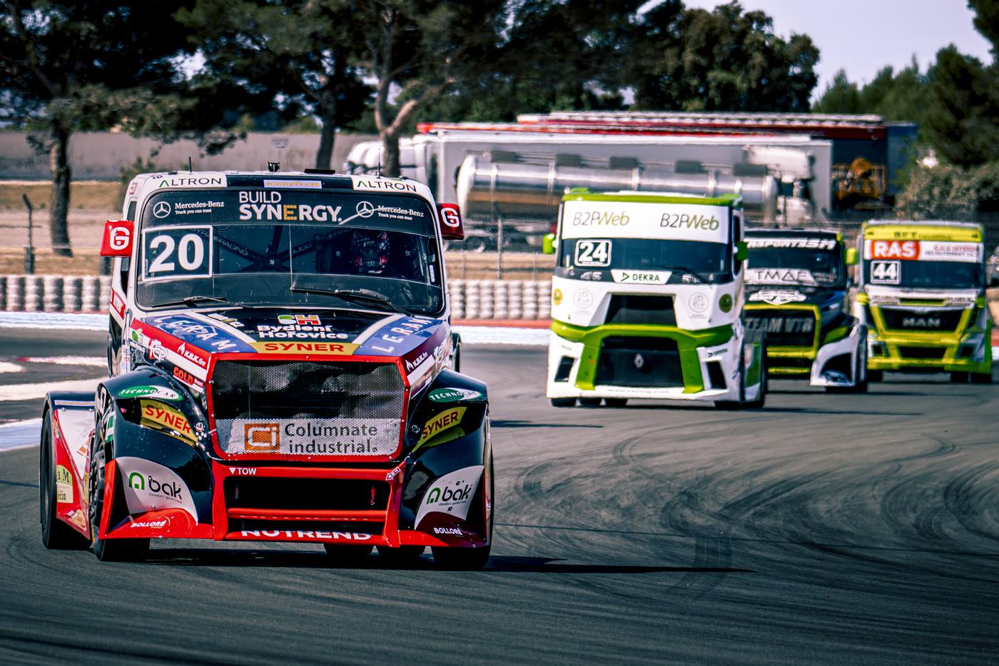 Camion Buggyra #20 Téo Calvet menant la course Championnat France Camions Paul Ricard 2025