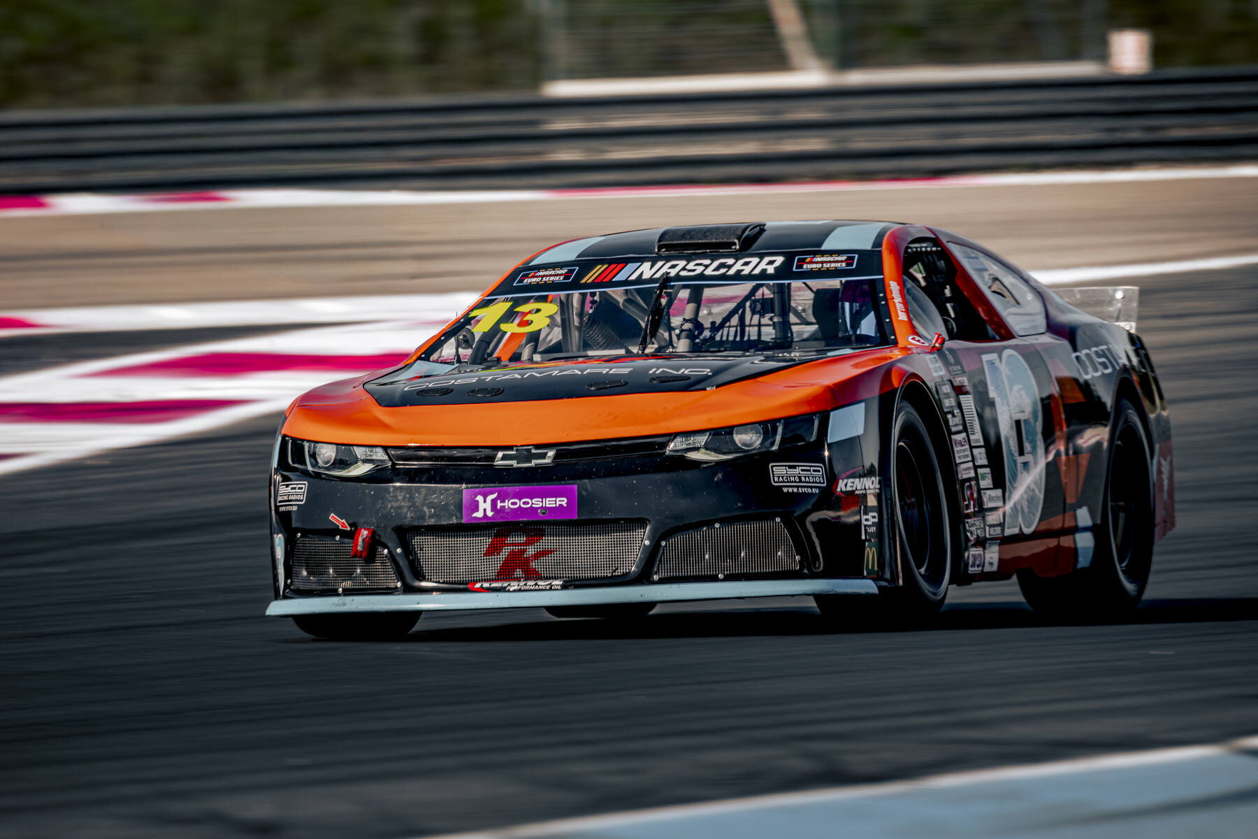 NASCAR Euro Series Chevrolet Camaro orange #13 Syco Tamare Inc en virage au Paul Ricard 2026