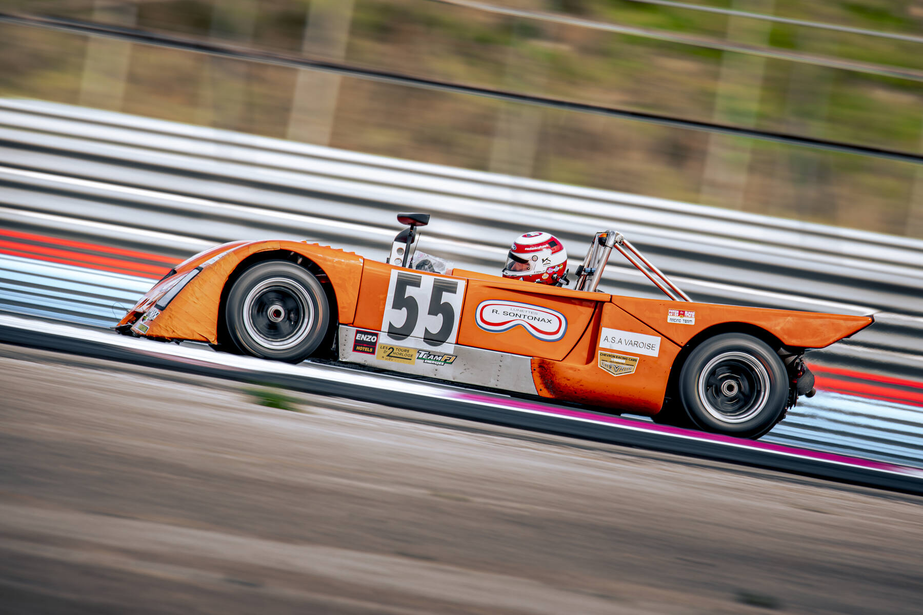 Chevron orange numéro 55 R. Sontonax en panning, 2 Tours d'Horloge 2025 Circuit Paul Ricard