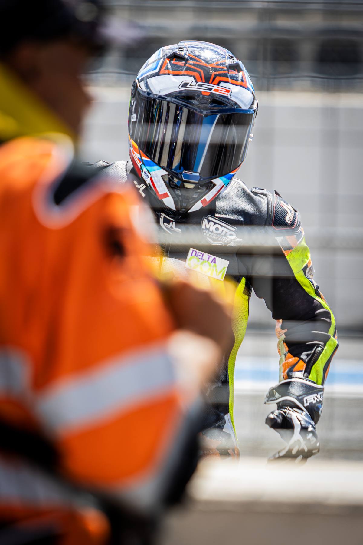 Moto en filé sous la lumière de fin de journée, Circuit Paul Ricard UCM 2025
