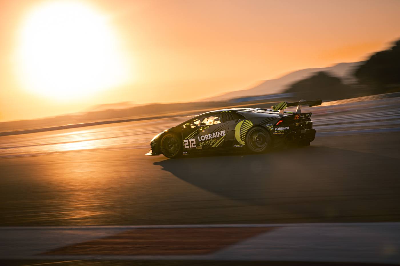 Lamborghini GT3 coucher de soleil Ultimate Cup European Series Paul Ricard 2026