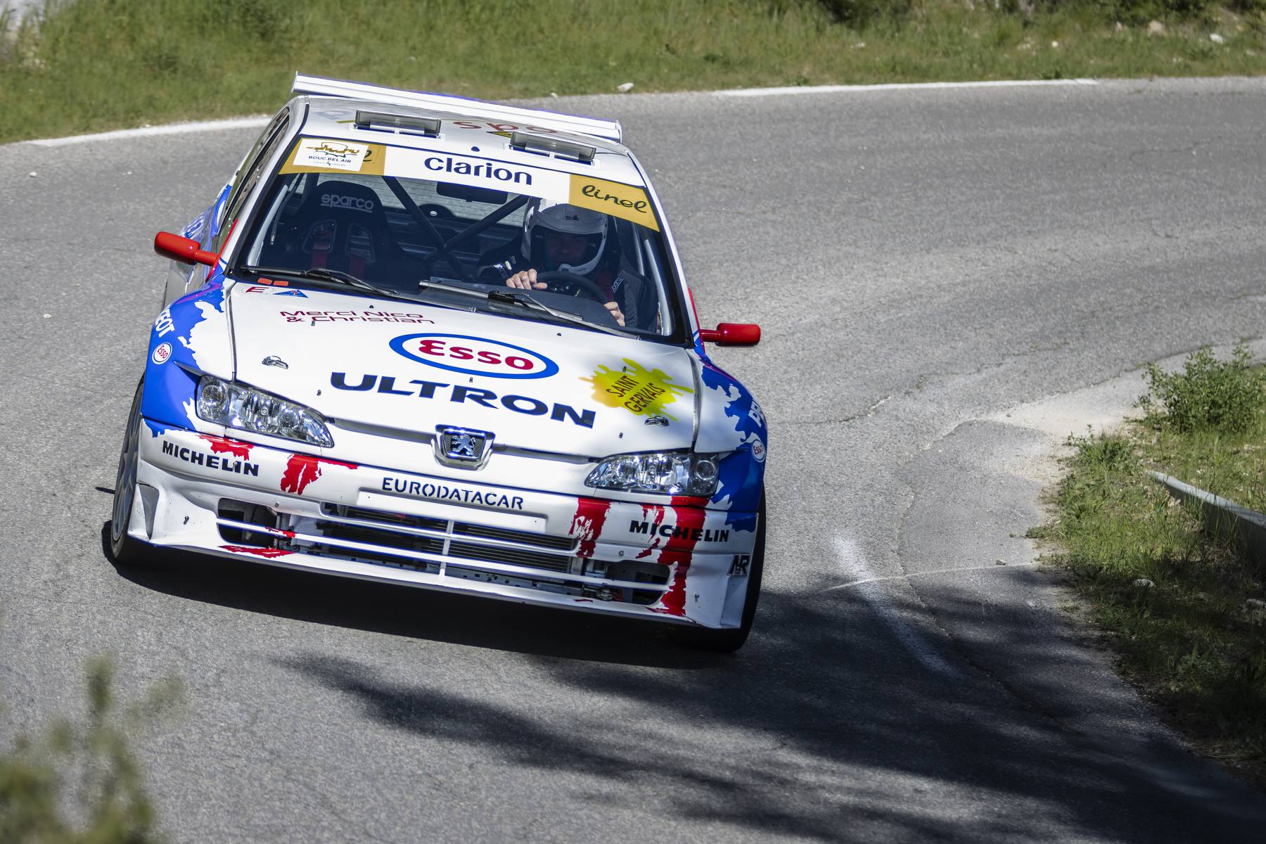 Peugeot 306 Maxi n°3 en pleine attaque dans l'épingle