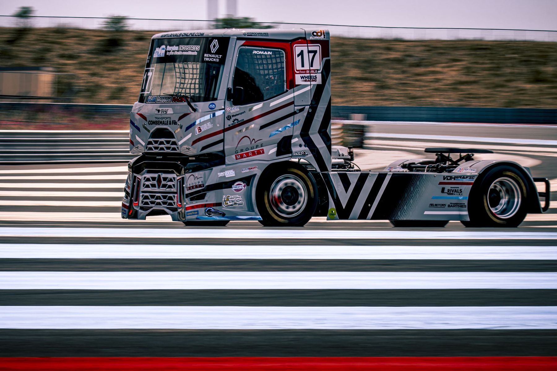 Camion de course n°17 en filé