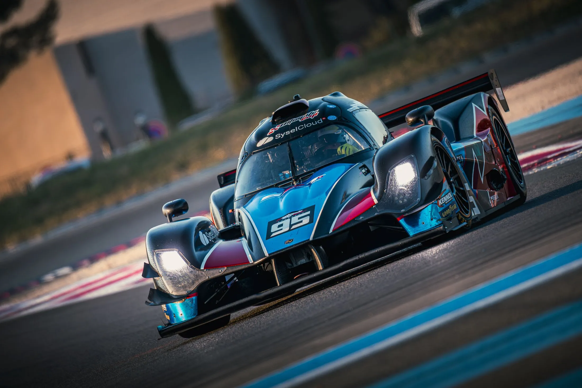 Prototype LMP3 n°95 en plein virage