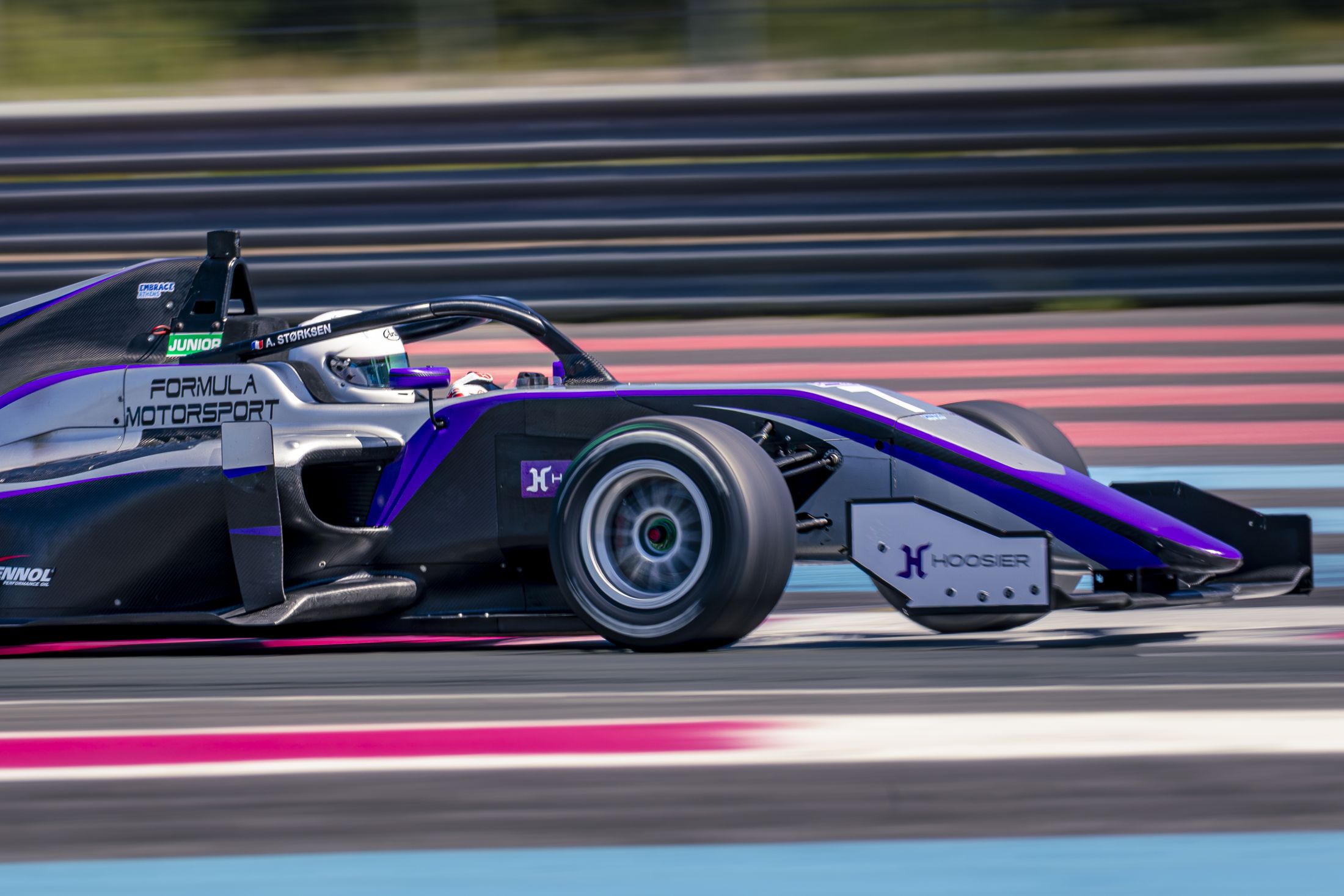Monoplace mauve et blanche en filé, plein virage
