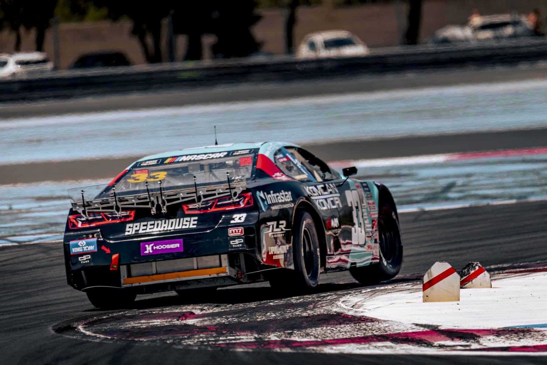 Stock-car Speedhunters en tête-à-queue, plots envolés