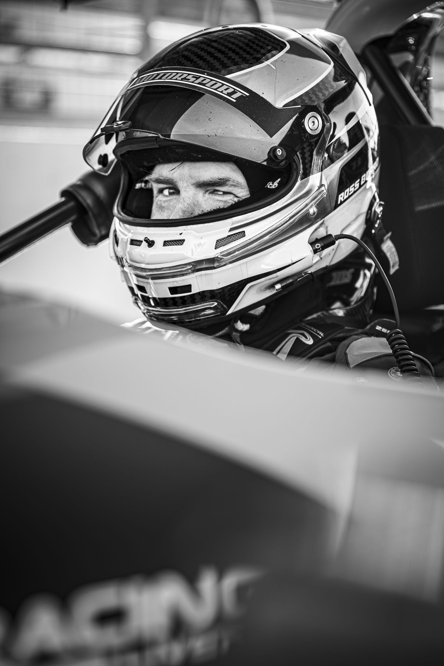 Portrait pilote dans le cockpit, noir et blanc
