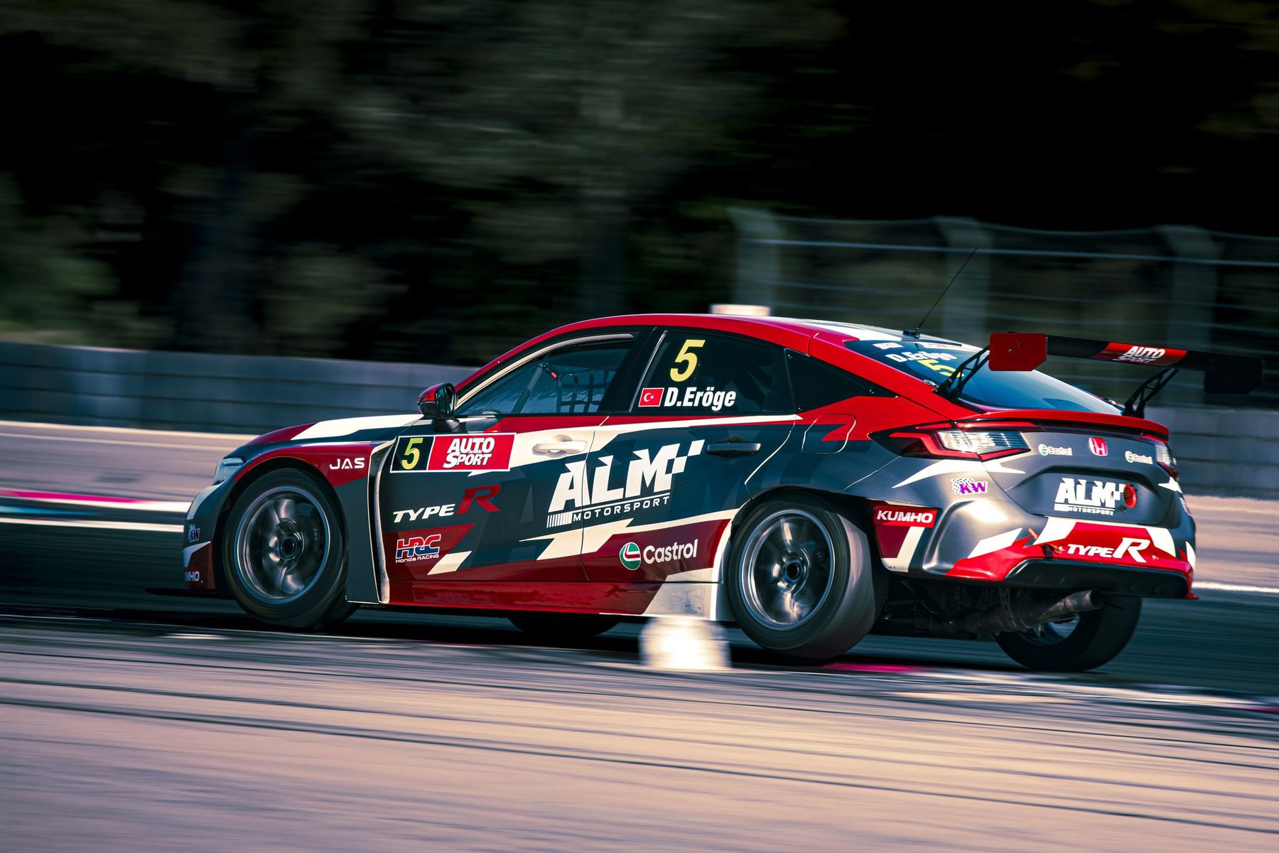 Honda Civic Type R TCR n°5 en filé, sortie de virage