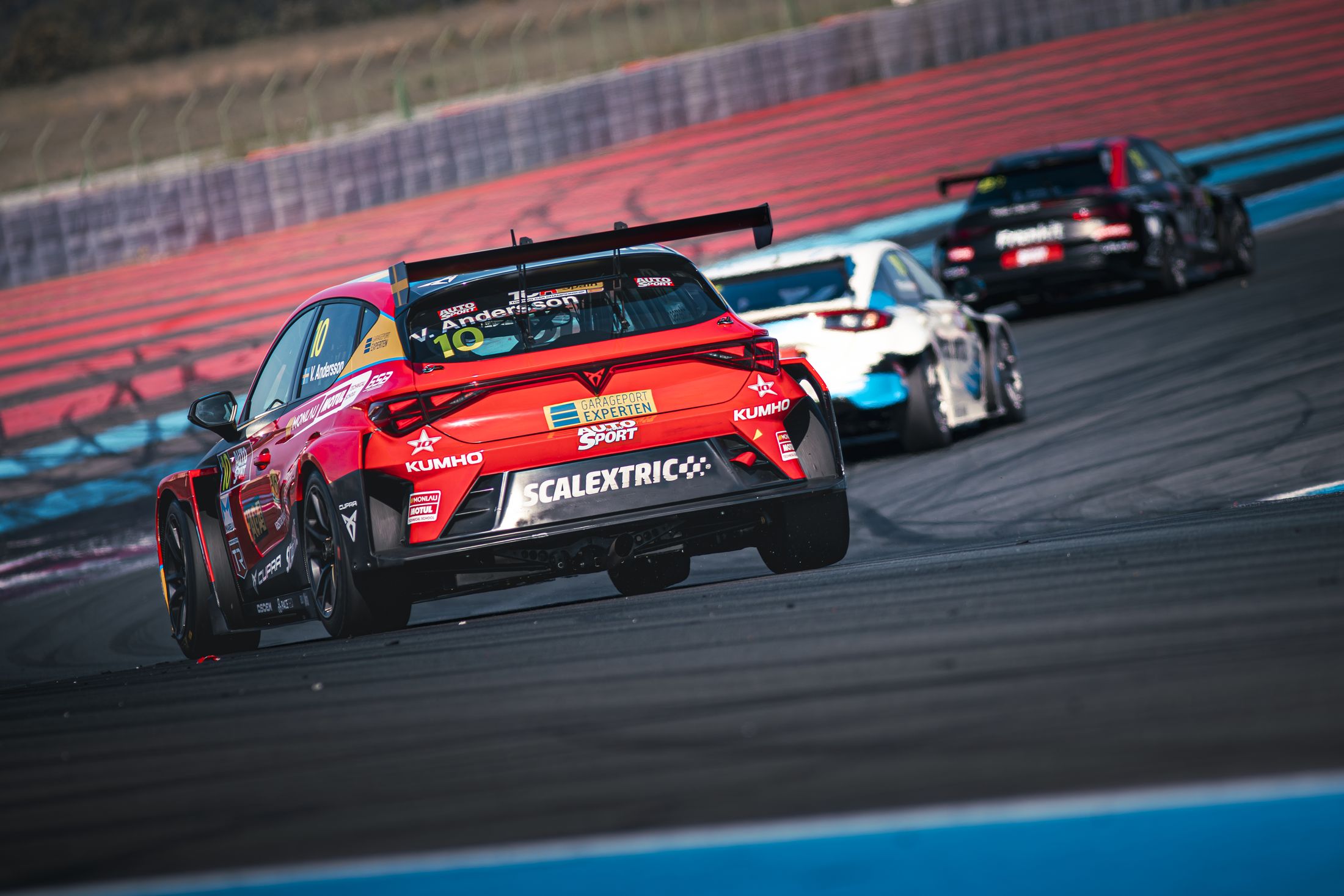 Honda Civic Type R TCR rouge Scalextric en tête de peloton